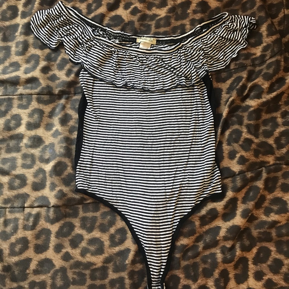 🦋Stripped Off the Shoulder Bodysuit🦋
